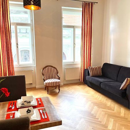 Amazing Apartment Zborovska براغ المظهر الخارجي الصورة
