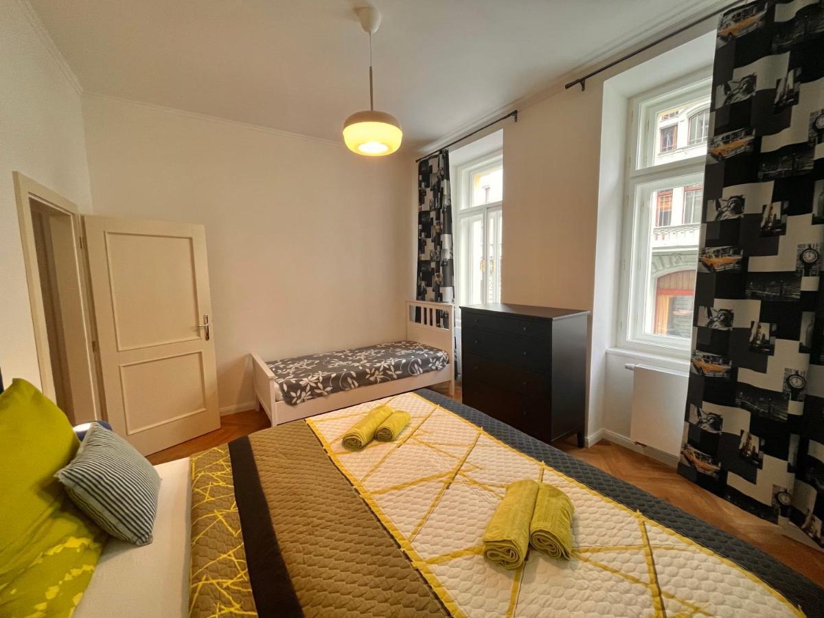 Amazing Apartment Zborovska براغ المظهر الخارجي الصورة